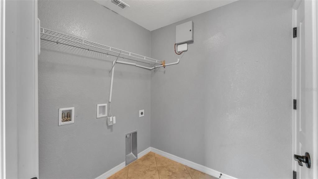 For Sale: $349,000 (4 beds, 2 baths, 1787 Square Feet)