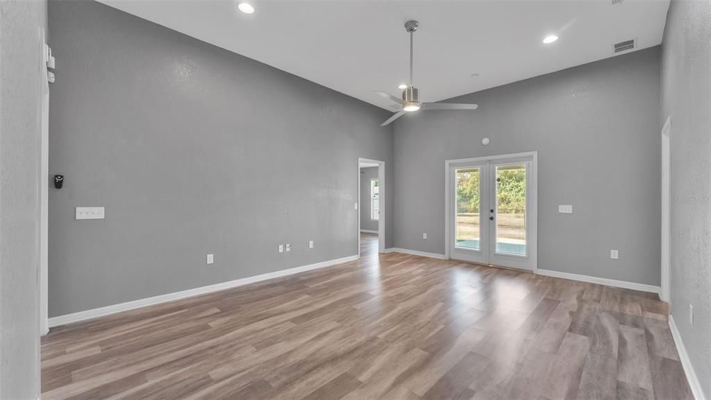 For Sale: $349,000 (4 beds, 2 baths, 1787 Square Feet)