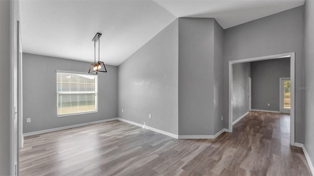 For Sale: $349,000 (4 beds, 2 baths, 1787 Square Feet)