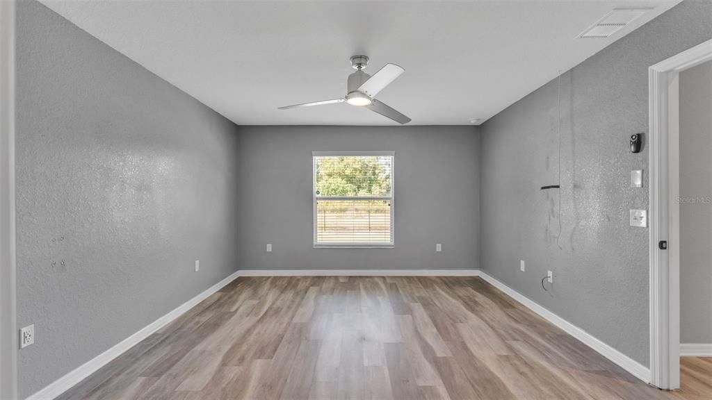 For Sale: $349,000 (4 beds, 2 baths, 1787 Square Feet)