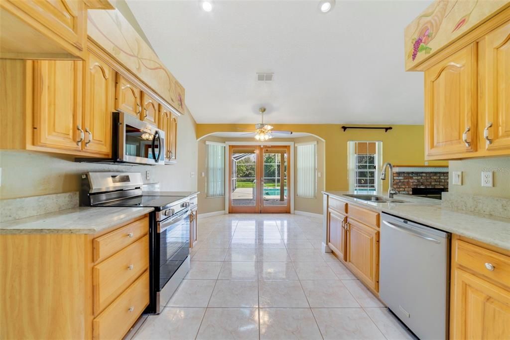 For Sale: $519,000 (3 beds, 3 baths, 2312 Square Feet)