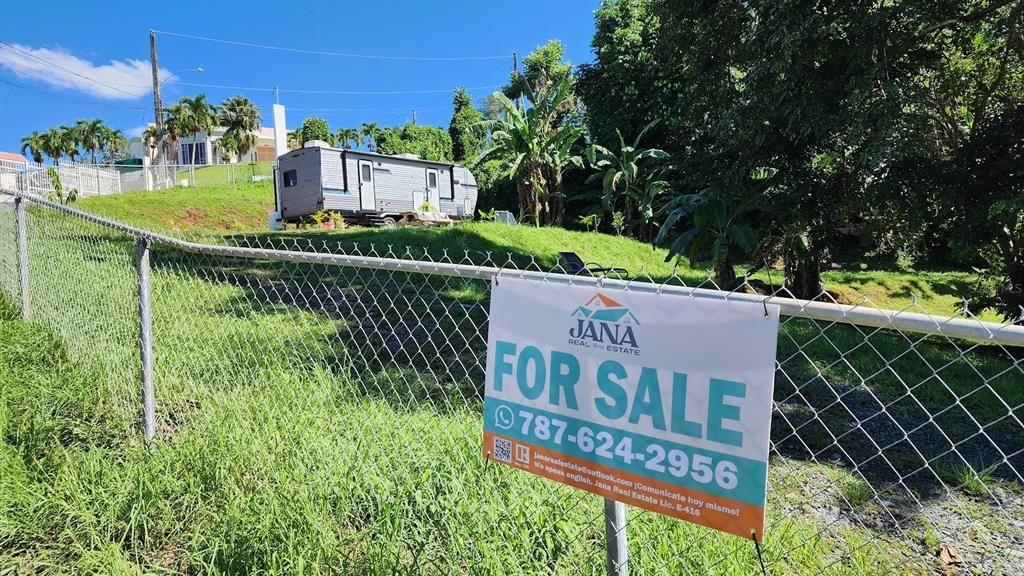 На продажу: $125,000 (0.25 acres)