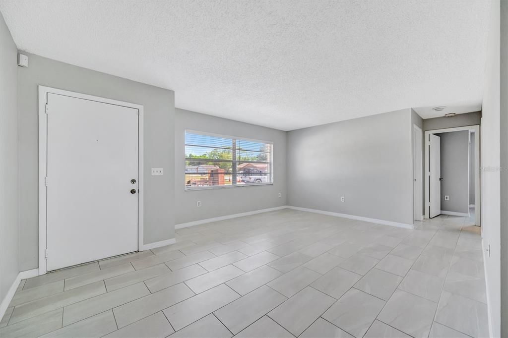 Activo con contrato: $435,000 (3 camas, 2 baños, 1424 Pies cuadrados)