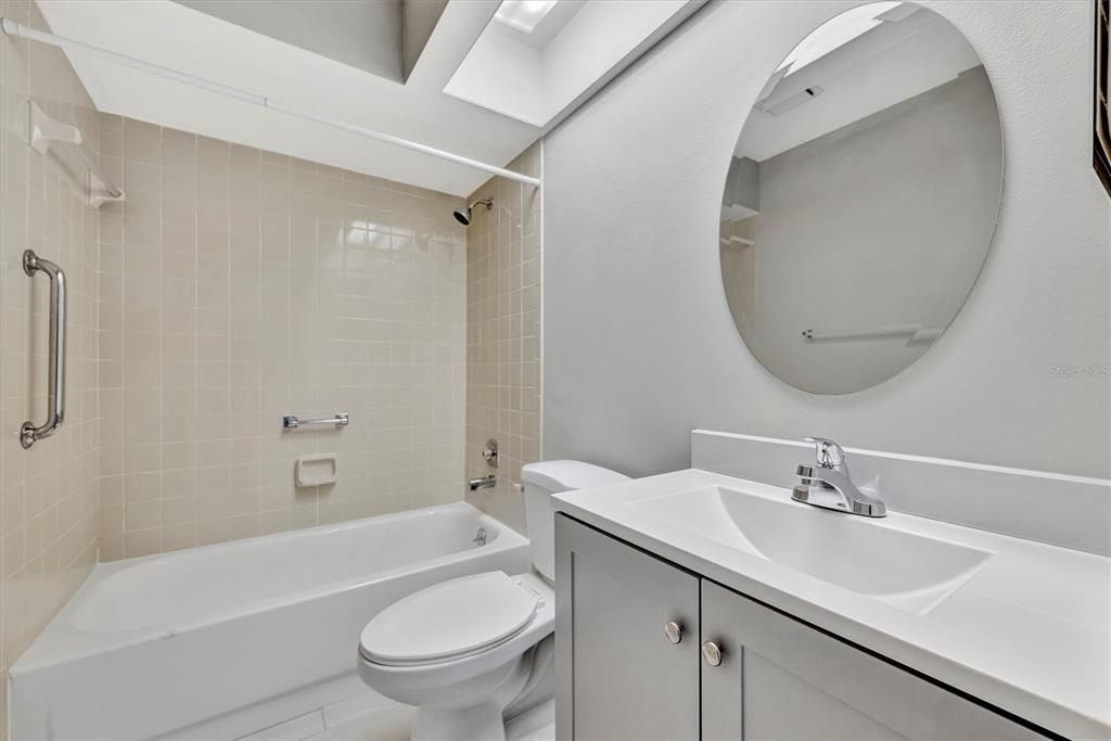 Activo con contrato: $435,000 (3 camas, 2 baños, 1424 Pies cuadrados)