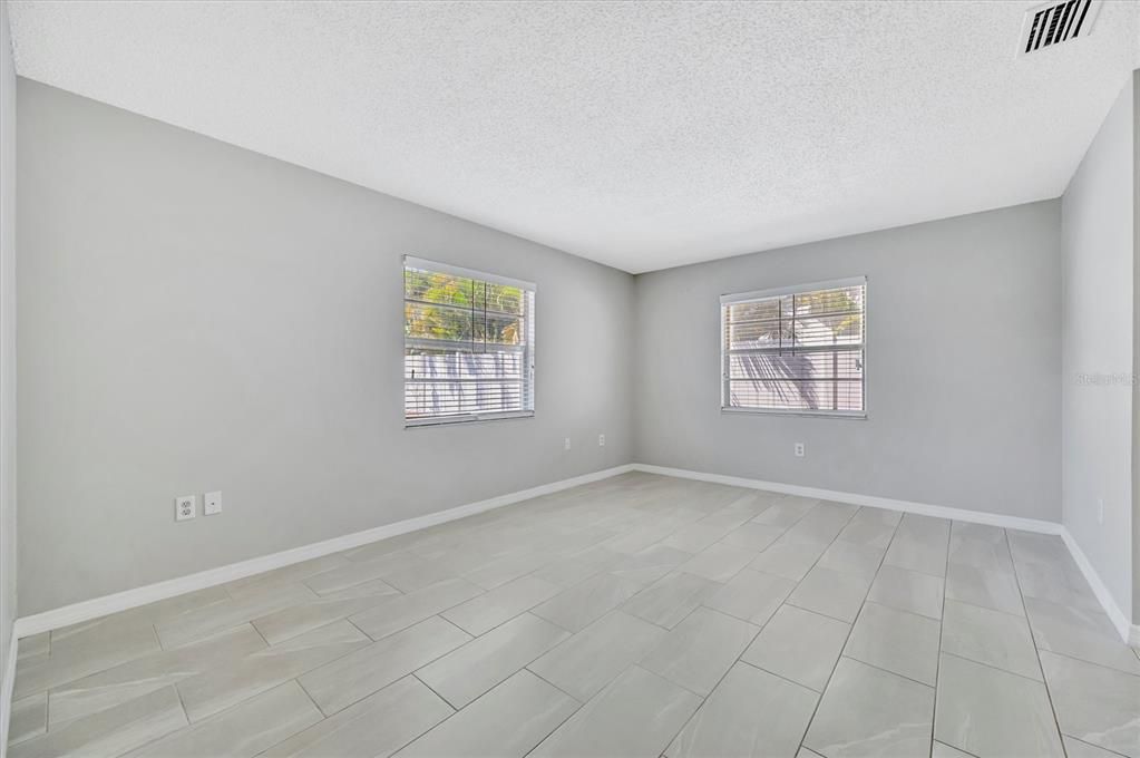 Activo con contrato: $435,000 (3 camas, 2 baños, 1424 Pies cuadrados)