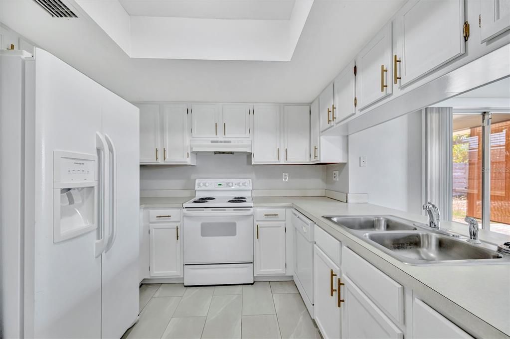 Activo con contrato: $435,000 (3 camas, 2 baños, 1424 Pies cuadrados)