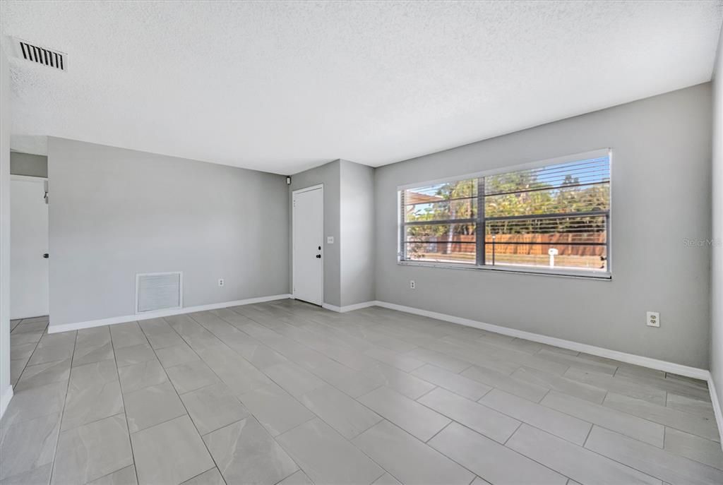 Activo con contrato: $435,000 (3 camas, 2 baños, 1424 Pies cuadrados)