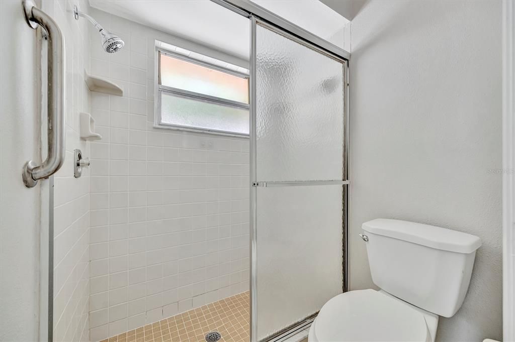 Activo con contrato: $435,000 (3 camas, 2 baños, 1424 Pies cuadrados)