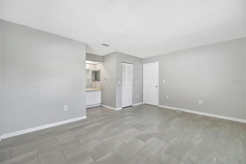 Activo con contrato: $435,000 (3 camas, 2 baños, 1424 Pies cuadrados)