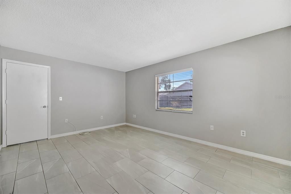 Activo con contrato: $435,000 (3 camas, 2 baños, 1424 Pies cuadrados)