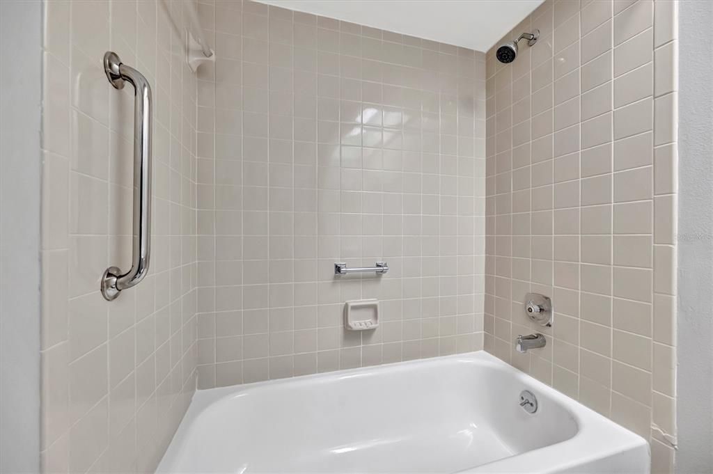 Activo con contrato: $435,000 (3 camas, 2 baños, 1424 Pies cuadrados)