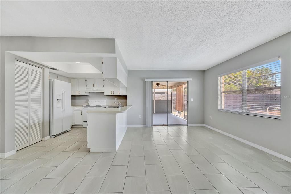 Activo con contrato: $435,000 (3 camas, 2 baños, 1424 Pies cuadrados)