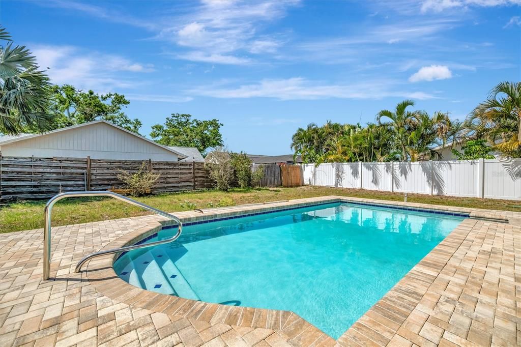 Activo con contrato: $435,000 (3 camas, 2 baños, 1424 Pies cuadrados)