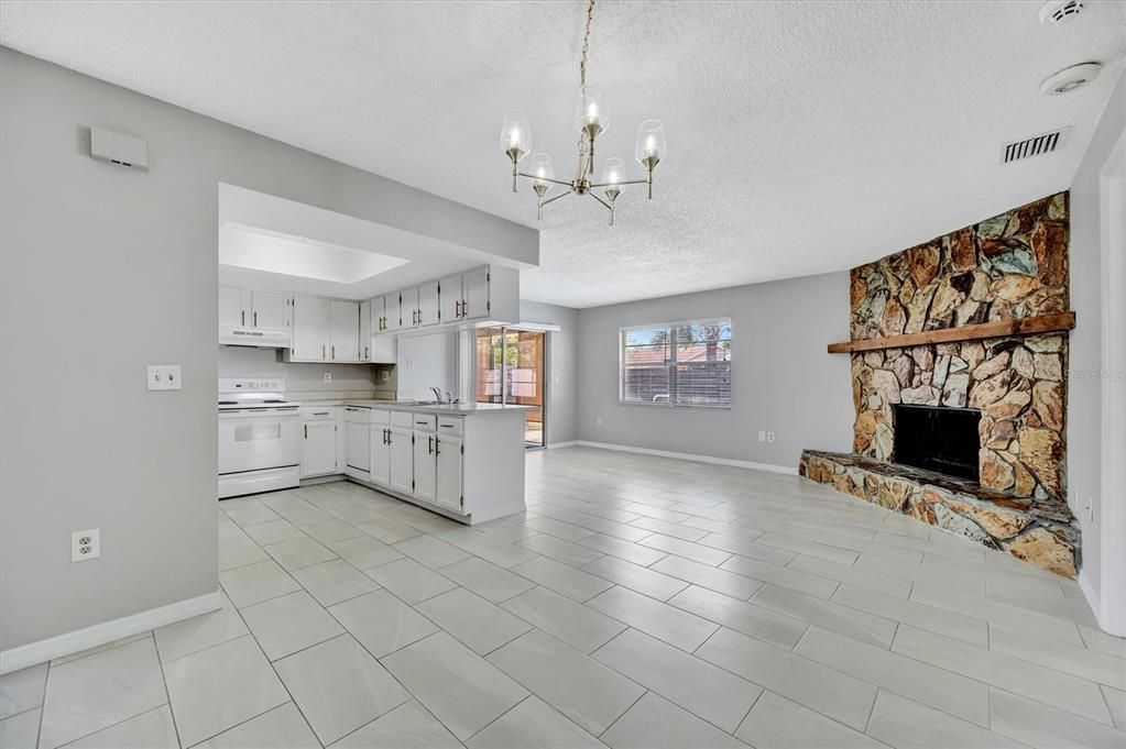 Activo con contrato: $435,000 (3 camas, 2 baños, 1424 Pies cuadrados)