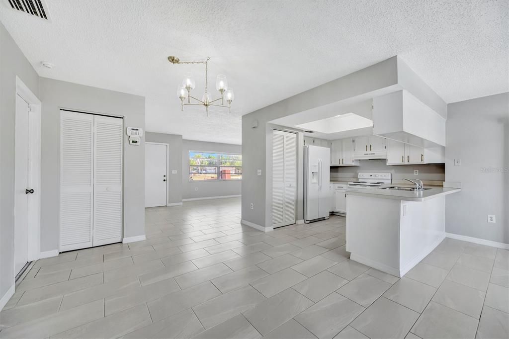 Activo con contrato: $435,000 (3 camas, 2 baños, 1424 Pies cuadrados)