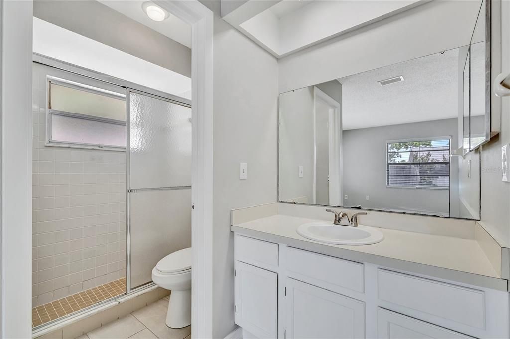 Activo con contrato: $435,000 (3 camas, 2 baños, 1424 Pies cuadrados)