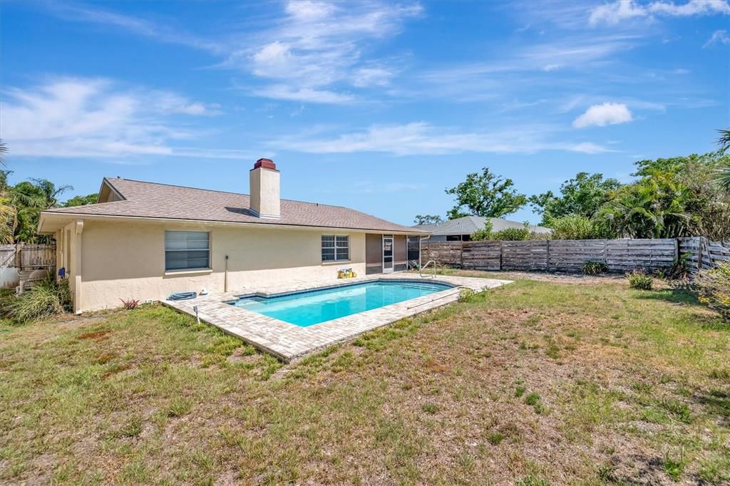 Activo con contrato: $435,000 (3 camas, 2 baños, 1424 Pies cuadrados)