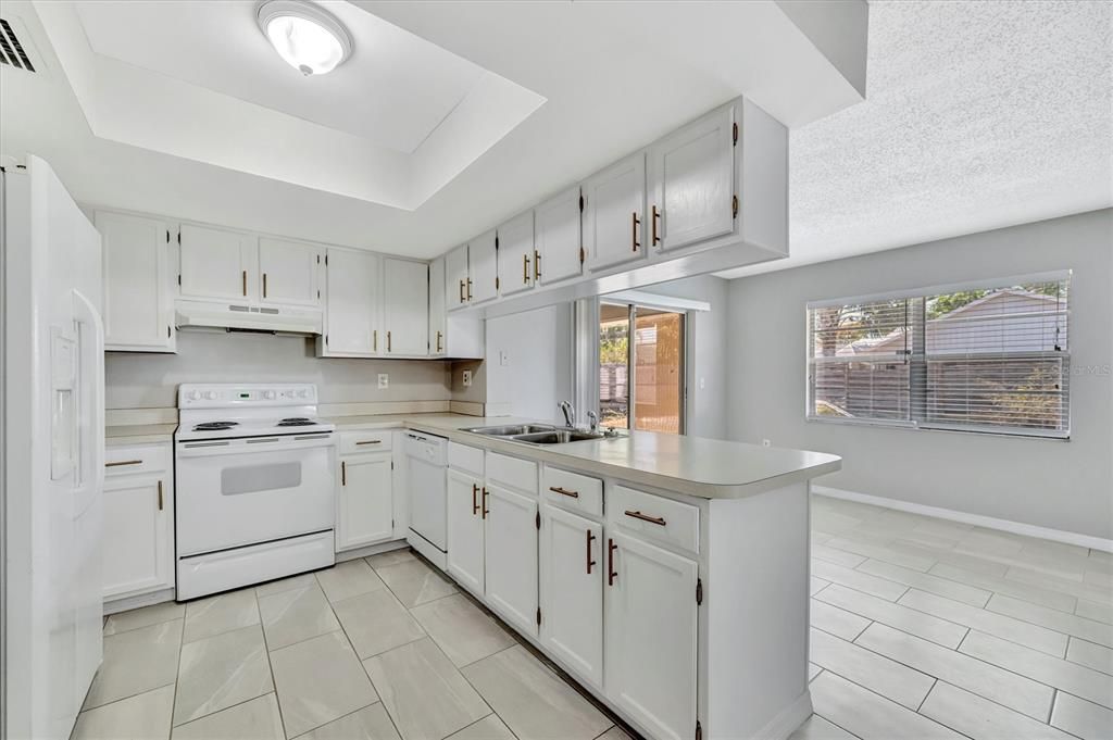 Activo con contrato: $435,000 (3 camas, 2 baños, 1424 Pies cuadrados)