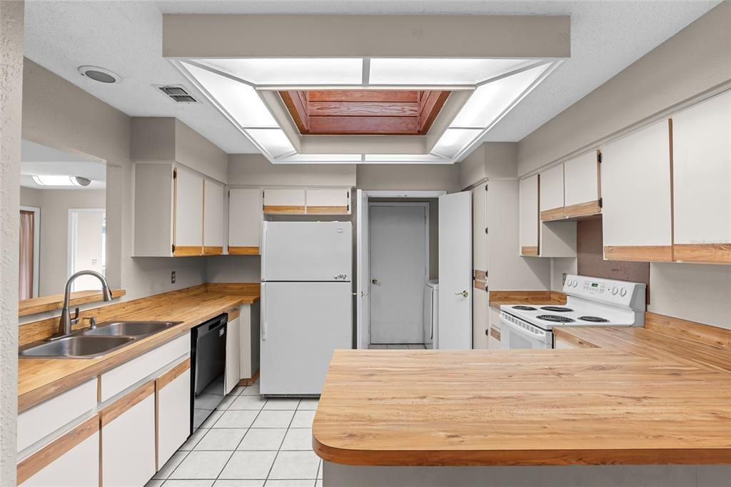 Active With Contract: $249,000 (3 beds, 2 baths, 1515 Square Feet)