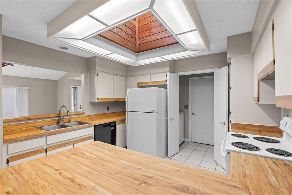 Active With Contract: $249,000 (3 beds, 2 baths, 1515 Square Feet)