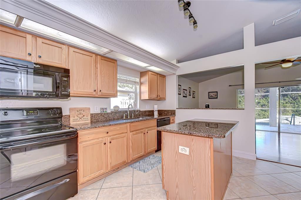 En Venta: $589,900 (3 camas, 2 baños, 2025 Pies cuadrados)