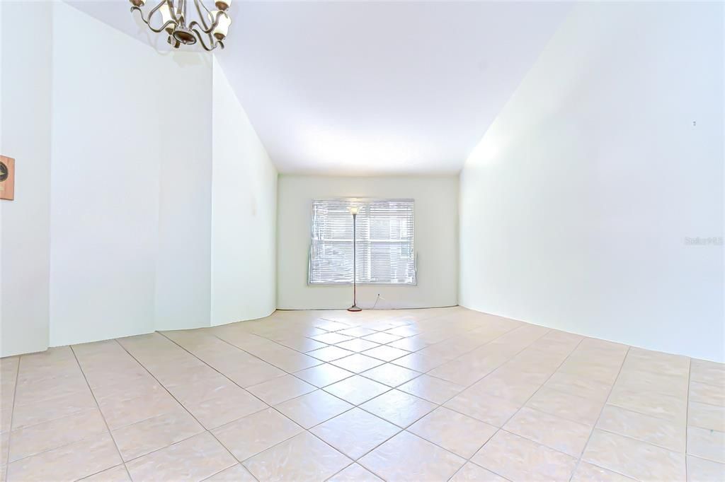 En Venta: $589,900 (3 camas, 2 baños, 2025 Pies cuadrados)