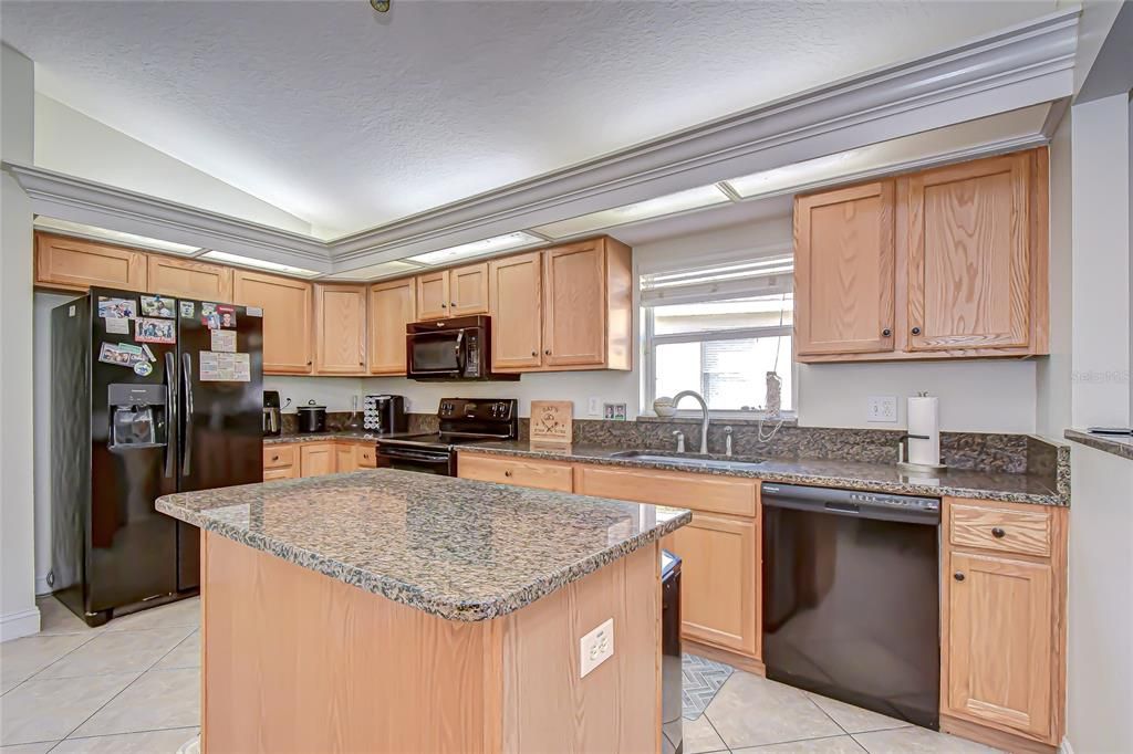 En Venta: $589,900 (3 camas, 2 baños, 2025 Pies cuadrados)