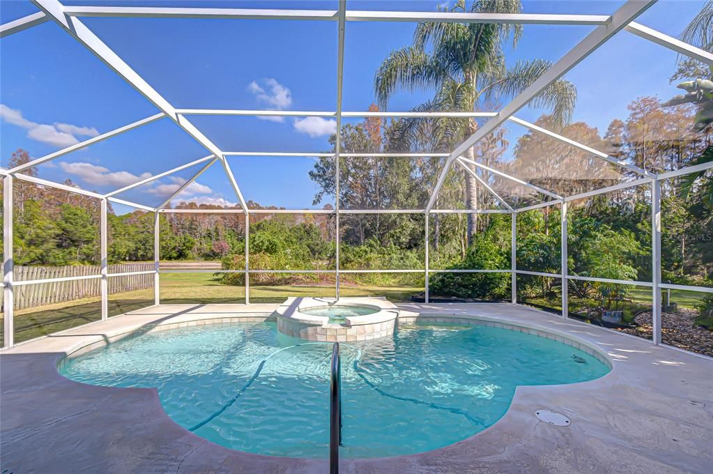 En Venta: $589,900 (3 camas, 2 baños, 2025 Pies cuadrados)