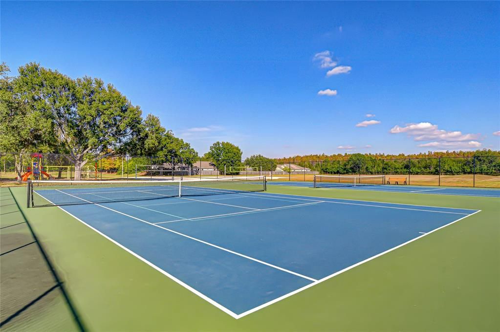 En Venta: $589,900 (3 camas, 2 baños, 2025 Pies cuadrados)