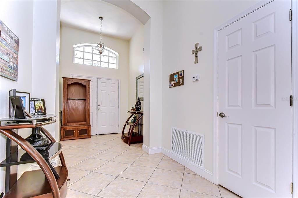 En Venta: $589,900 (3 camas, 2 baños, 2025 Pies cuadrados)