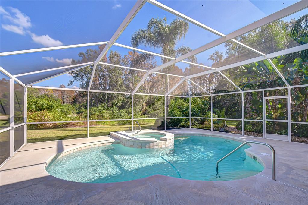 En Venta: $589,900 (3 camas, 2 baños, 2025 Pies cuadrados)