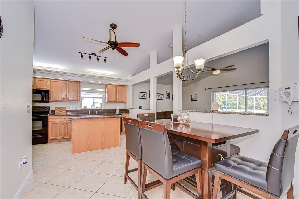 En Venta: $589,900 (3 camas, 2 baños, 2025 Pies cuadrados)