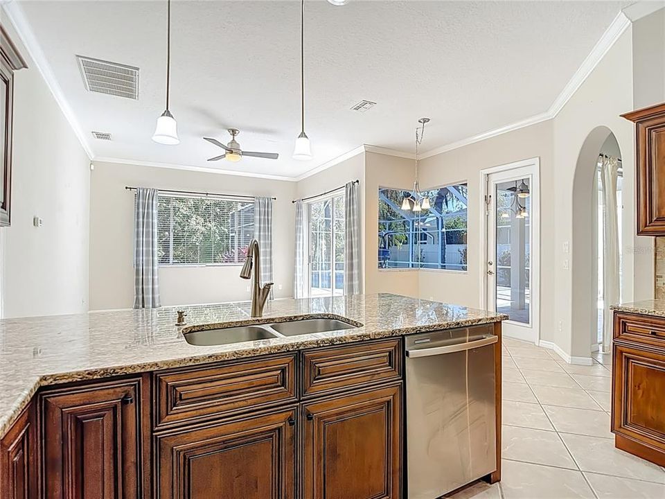 待售: $525,000 (4 贝兹, 2 浴室, 2165 平方英尺)