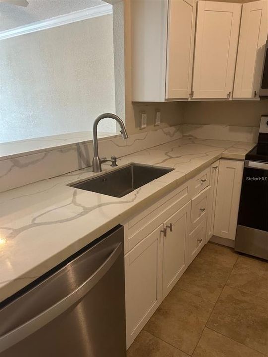 出租: $1,750 (1 贝兹, 1 浴室, 714 平方英尺)