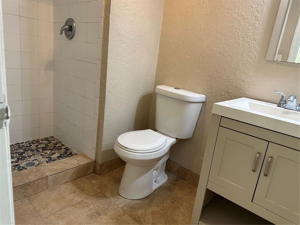 出租: $1,750 (1 贝兹, 1 浴室, 714 平方英尺)