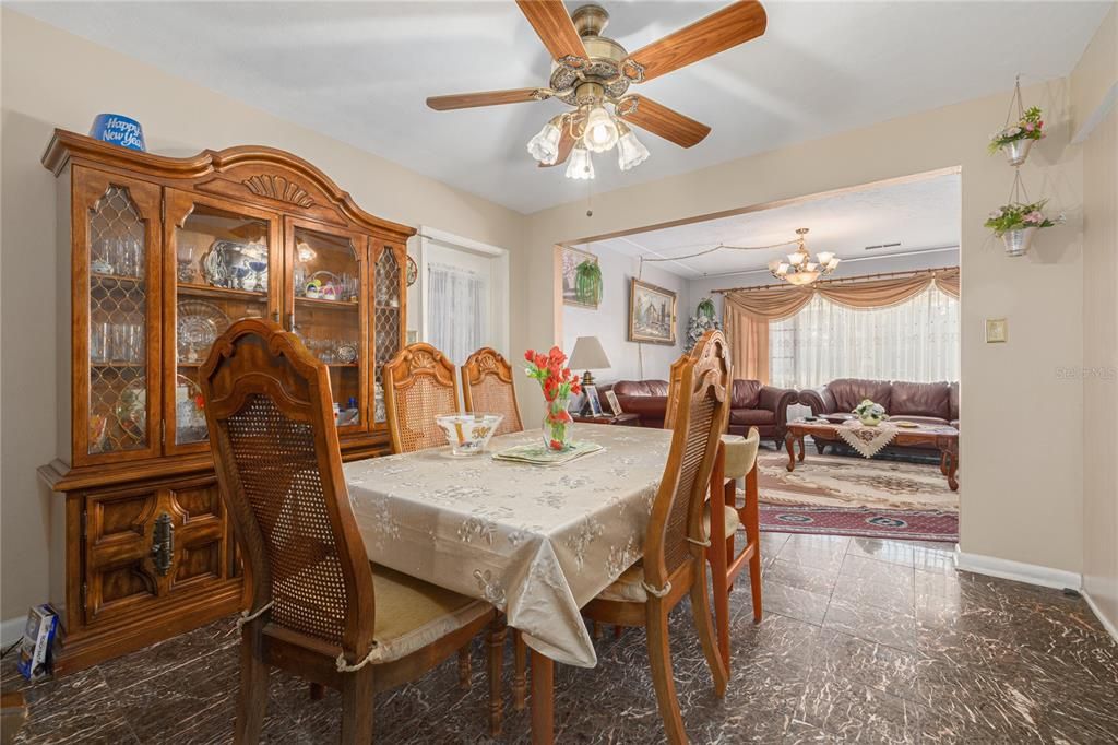 待售: $449,500 (4 贝兹, 2 浴室, 1675 平方英尺)