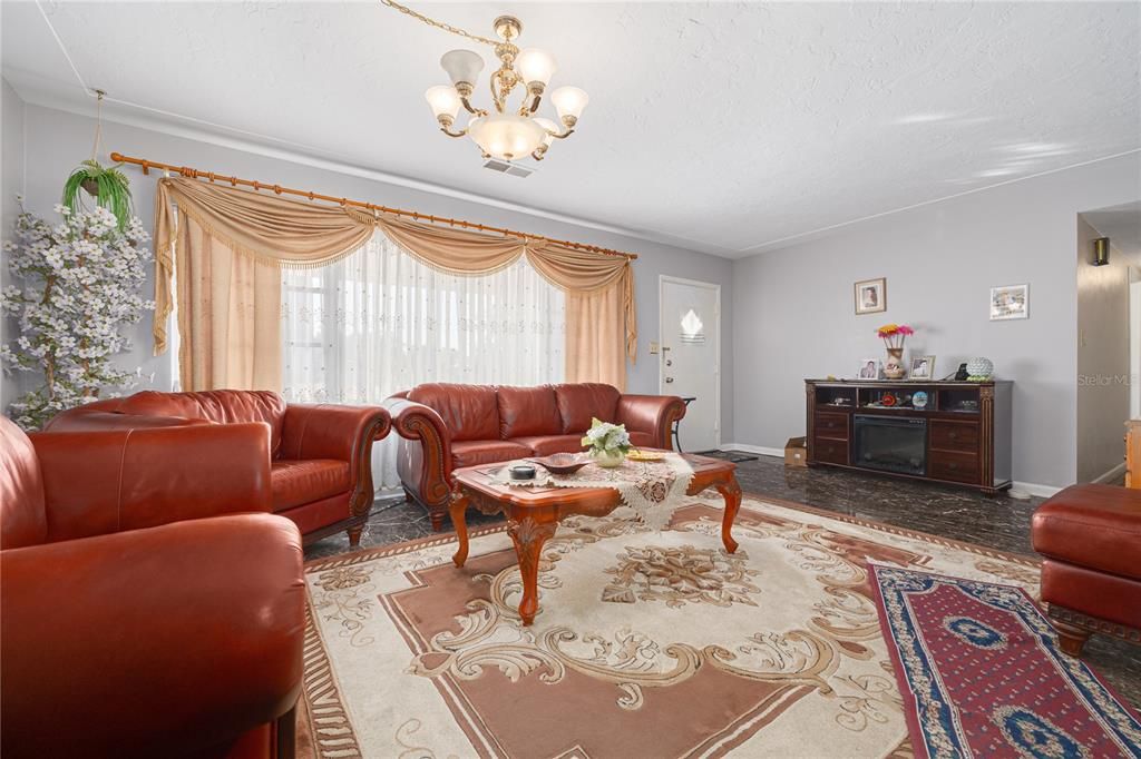 待售: $449,500 (4 贝兹, 2 浴室, 1675 平方英尺)