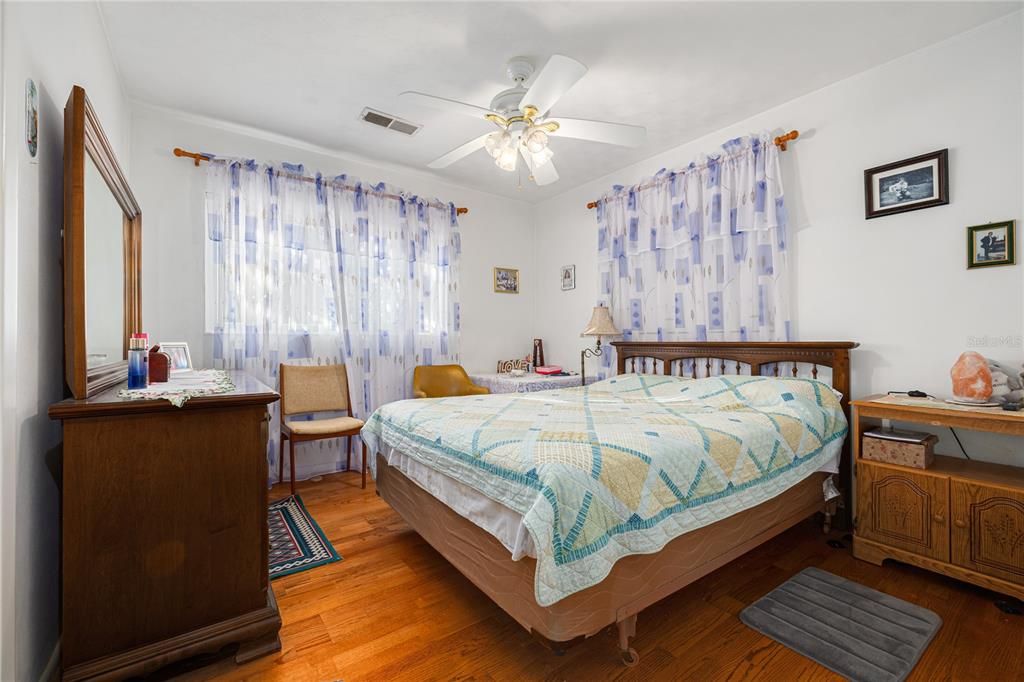 待售: $449,500 (4 贝兹, 2 浴室, 1675 平方英尺)