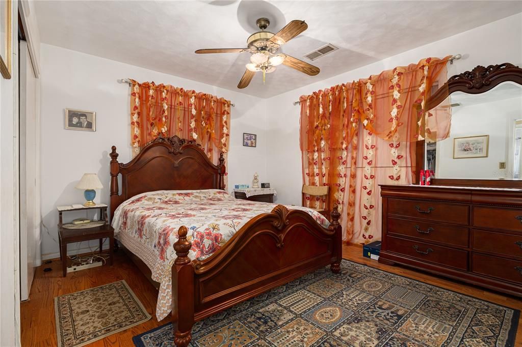 待售: $449,500 (4 贝兹, 2 浴室, 1675 平方英尺)