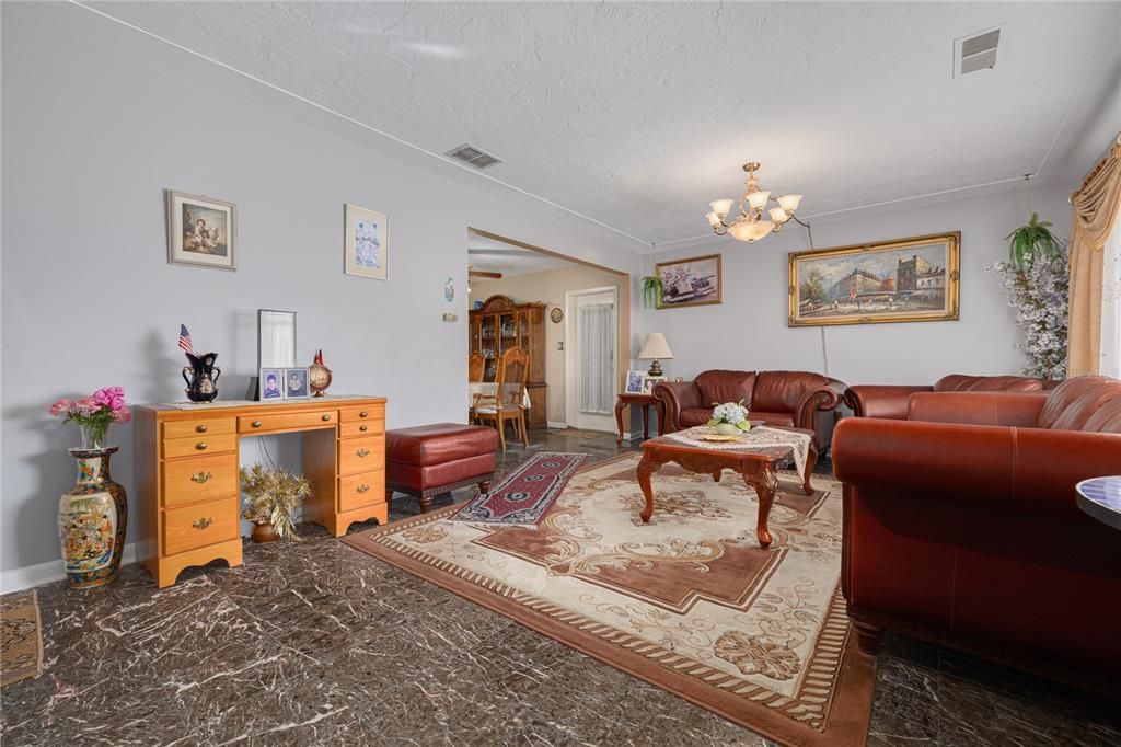 待售: $449,500 (4 贝兹, 2 浴室, 1675 平方英尺)