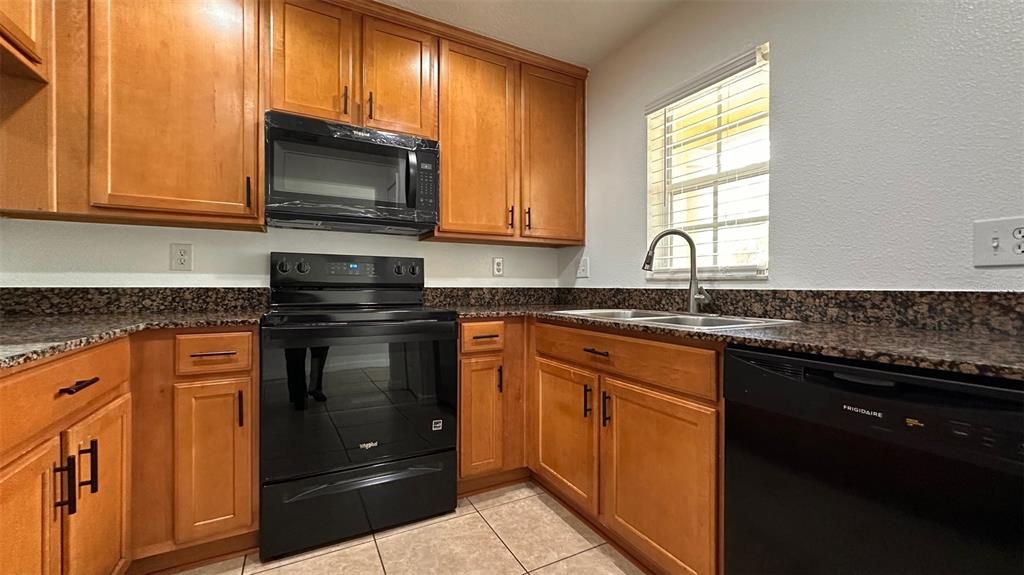 На продажу: $197,500 (2 спален, 2 ванн, 1496 Квадратных фут)