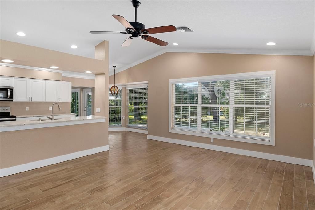 待售: $435,000 (3 贝兹, 2 浴室, 2406 平方英尺)