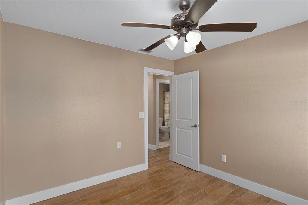 待售: $435,000 (3 贝兹, 2 浴室, 2406 平方英尺)