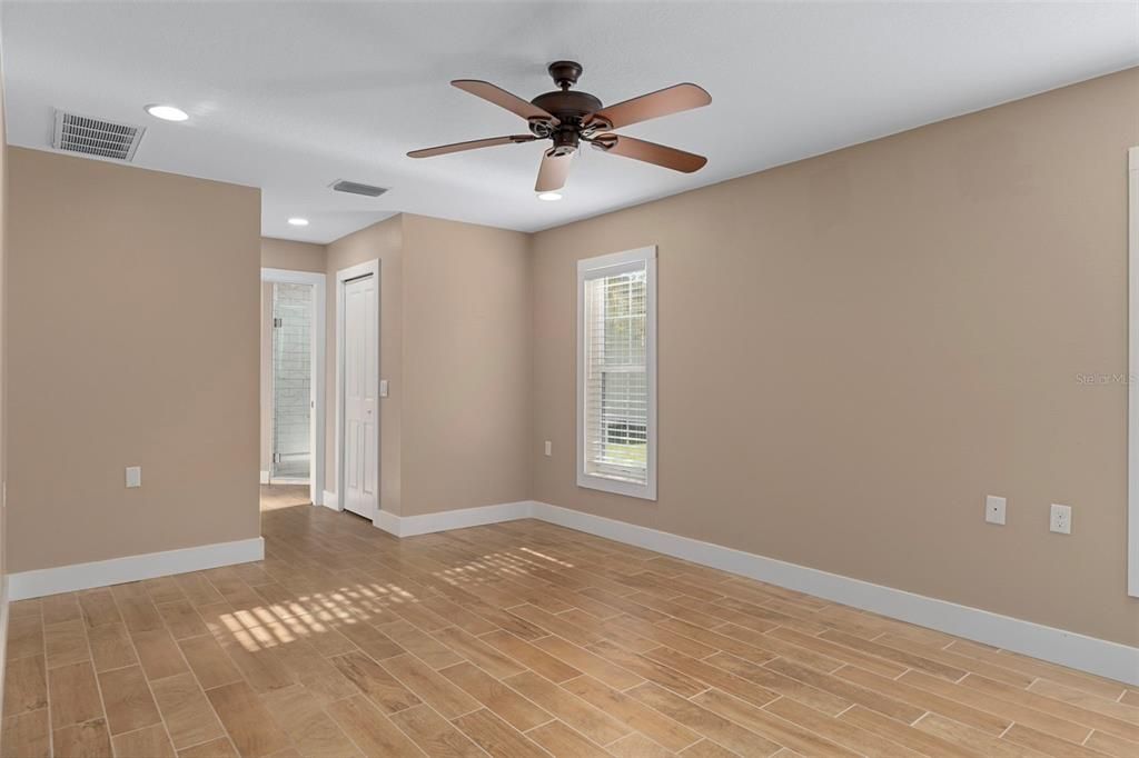 待售: $435,000 (3 贝兹, 2 浴室, 2406 平方英尺)