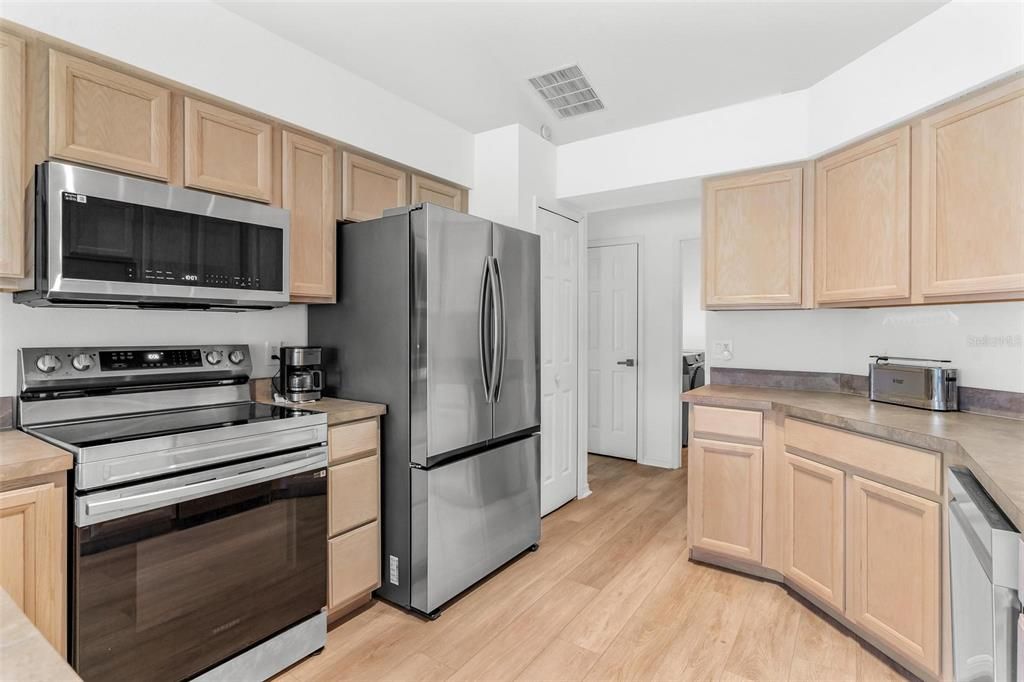 For Sale: $329,000 (3 beds, 2 baths, 2077 Square Feet)