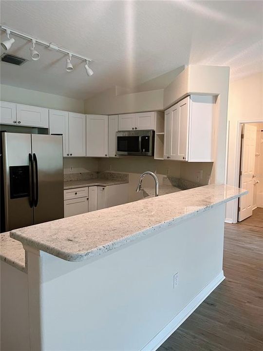 На продажу: $650,000 (4 спален, 0 ванн, 2220 Квадратных фут)