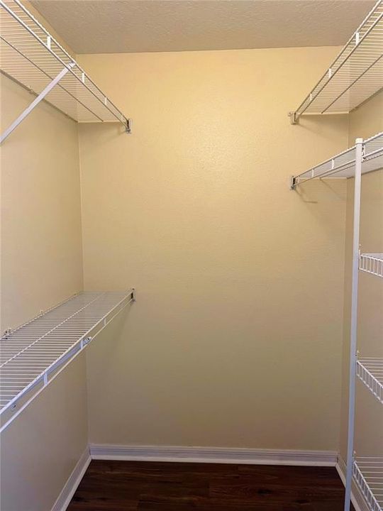 На продажу: $650,000 (4 спален, 0 ванн, 2220 Квадратных фут)