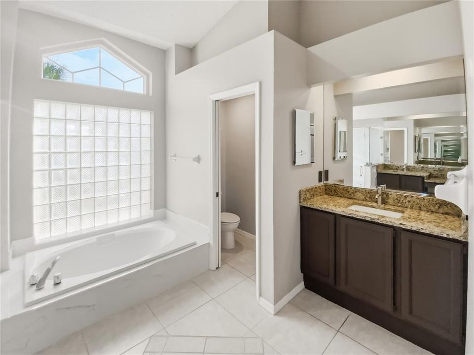 待售: $635,000 (4 贝兹, 2 浴室, 2201 平方英尺)