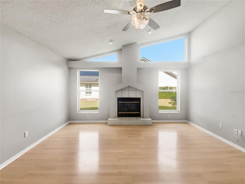 待售: $635,000 (4 贝兹, 2 浴室, 2201 平方英尺)