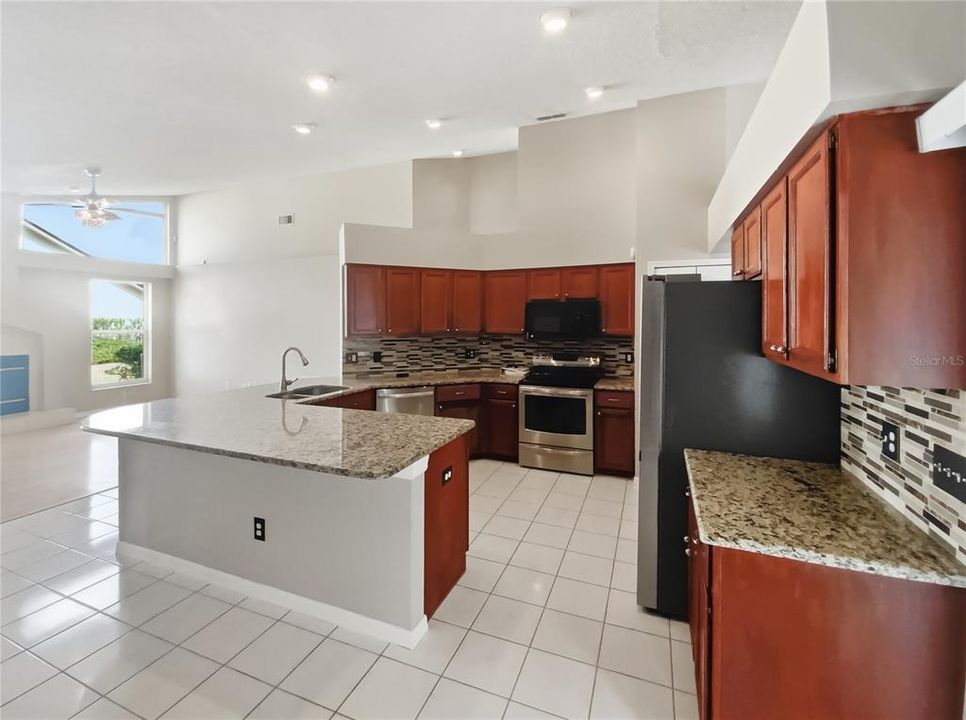 待售: $635,000 (4 贝兹, 2 浴室, 2201 平方英尺)